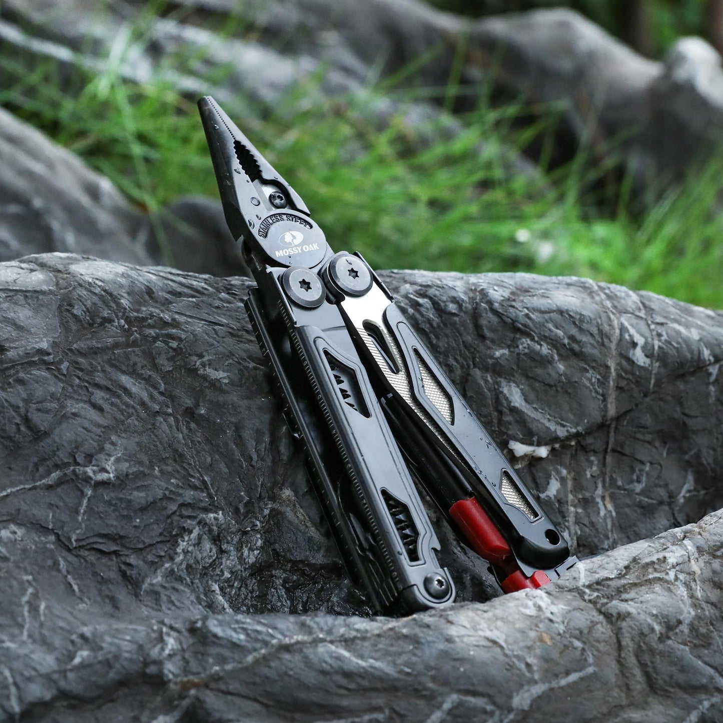 MOSSY OAK Multitool, 20-in-1 Stainless Steel Multi Tool Pliers, Self-locking Pliers with Sheath-Perfect for Outdoor, Survival, Camping, Hiking